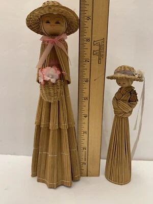 De colección Paja Mimbre Tejido Niñas Mujer y Niño Madera Figura de Pie Gorro Sombrero Foto 1 de 4