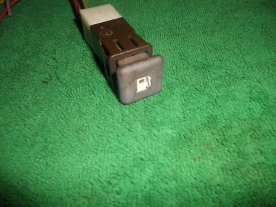 MASERATI BITURBO Used Original Interior FUEL DOOR RELEASE PUSH BUTTON - Imagem 1 de 4