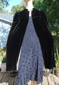 VTG 30s Black Silk Velvet Cape Deco Clasp Puff Shoulders sm - Picture 1 of 11