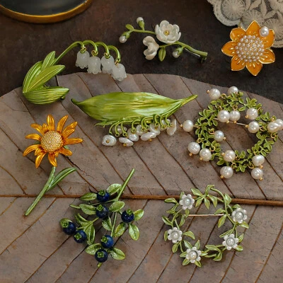 Broche vintage de lirio del valle corte artesanal esmalte hoja prendedor Foto 1 de 4