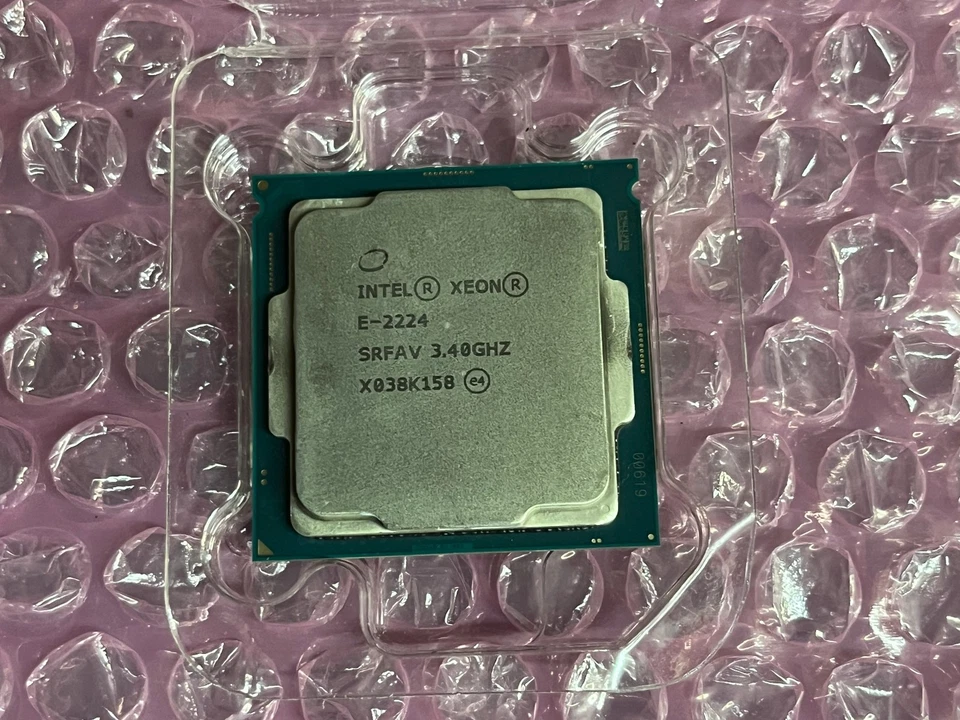 Intel Xeon E-2224 3.40 GHz Socket LGA1151 Processor CPU (SRFAV) - Image 1 of 1