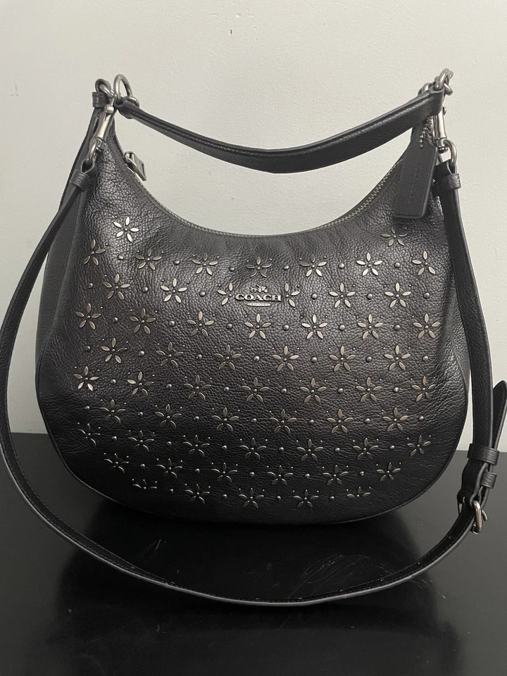 Bolso Hobo Convertible COACH con Remaches Pradera Cuero Negro/Herrajes Gunmetal Foto 1 de 4