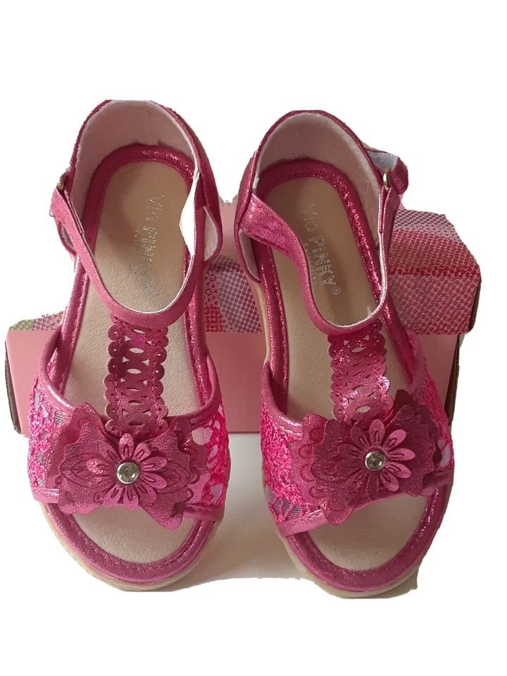 Sandalia con flores de encaje Via Pinky Jana niñas pequeñas talla 7. Plumín Foto 1 de 4