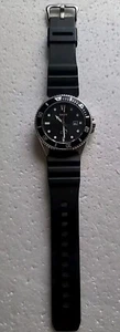 VINTAGE CASIO DIVER MDV-106 WRISTWATCH QUARTZ MOVEMENT BLACK DIAL & BEZEL - Picture 1 of 11