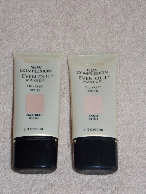 Revlon New Complexion Even Out SPF 20 CHOOSE YOUR COLOR Makeup Oil-Free 1 oz New - Image 1 of 1