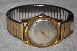 Vintage 1960 Bulova watch 30 Jewels Self Winding mens calendar on gold band - Picture 1 of 11