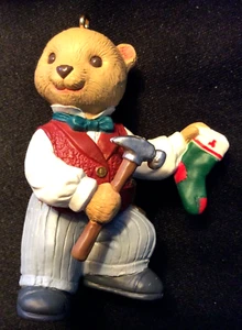 HALLMARK KEEPSAKE ORNAMENT Papa Bearinger 1993 - Foto 1 di 4