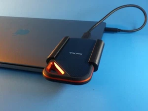 Perfect Sandisk Extreme Pro SSD Laptop Mount! (NO STICK, No Magnet, Secure) - Picture 1 of 10