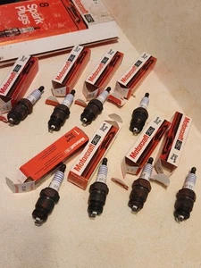 Vintage Autolite Motorcraft Ford Set of 8 BF 32 Power Tip Spark Plugs - Picture 1 of 11