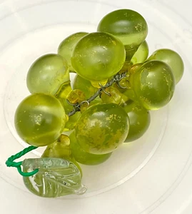 VINTAGE MCM MURANO BUNCH 6.5" OF (15) GREEN GLASS BIG GRAPES (ea 1.25") c1960 vg - Picture 1 of 9