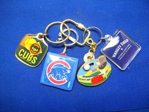 Chicago Cubs Wrigley Field NOS Keychain Lot - Picture 1 of 2