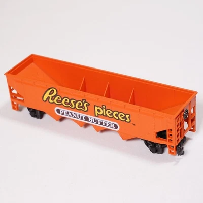 VTG Bachmann HO Reese's Pieces Peanut Butter Hopper Freight Car Chocolate Town - Image 1 of 4