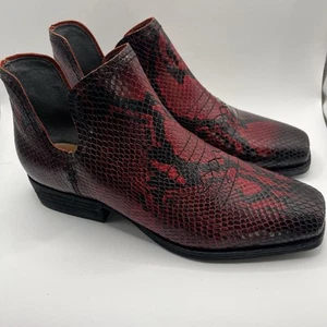 Botín Zodiac para mujer talla 7 rojo negro imitación piel de serpiente nuevo sin etiquetas tacón bajo - Imagen 1 de 8
