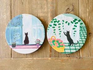 Mebel Italy Melamine Round Footed Trivet Plate Set of 2 Designs Black Cat Kitty - Picture 1 of 8