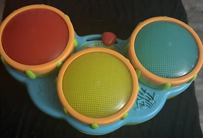 Tambor musical Bright Starts Safari Beats con luces y teléfono de juguete Fisher-Price Foto 1 de 4
