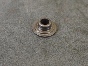 Retainer, Vlv.spg. HONDA VT250 1983 14771-MA6-000 15018 - Picture 1 of 4