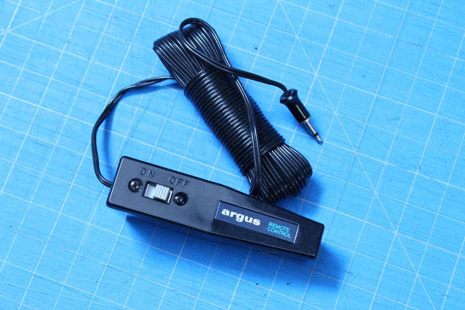 VINTAGE Argus Remote Control for 8mm Movie Camera | MODEL 8009 | *mint* - Image 1 of 2