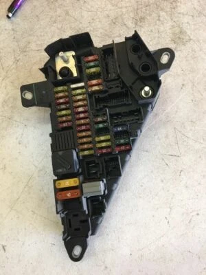 BMW 530i 2004-MÓDULO RELÉ CAJA DE FUSIBLES OEM Foto 1 de 2