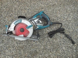 Makita 5377MG 7-1/4" Magnesium Hypoid Saw For Repair/Parts Only - No Power - Picture 1 of 10