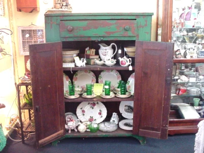 Примитивный фермерский желеобразный шкаф винтажный состаренный большой 54 дюйма в высоту x 40 дюймов в ширину x 19 дюймов в ширину - Изображение 1 из 4