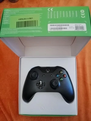XBOX Wireless Controller schwarz WIE NEU - Image 1 of 2