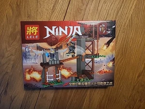 NEU Ninjago  Master of Spinjitzu Kampfturm mit 2 Figuren - Bild 1 von 4