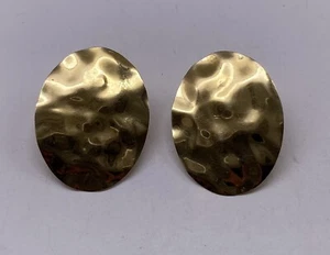 Vintage 14k Solid Yellow Gold Hammered Pierced Earrings Weight 3 Grams - Picture 1 of 6
