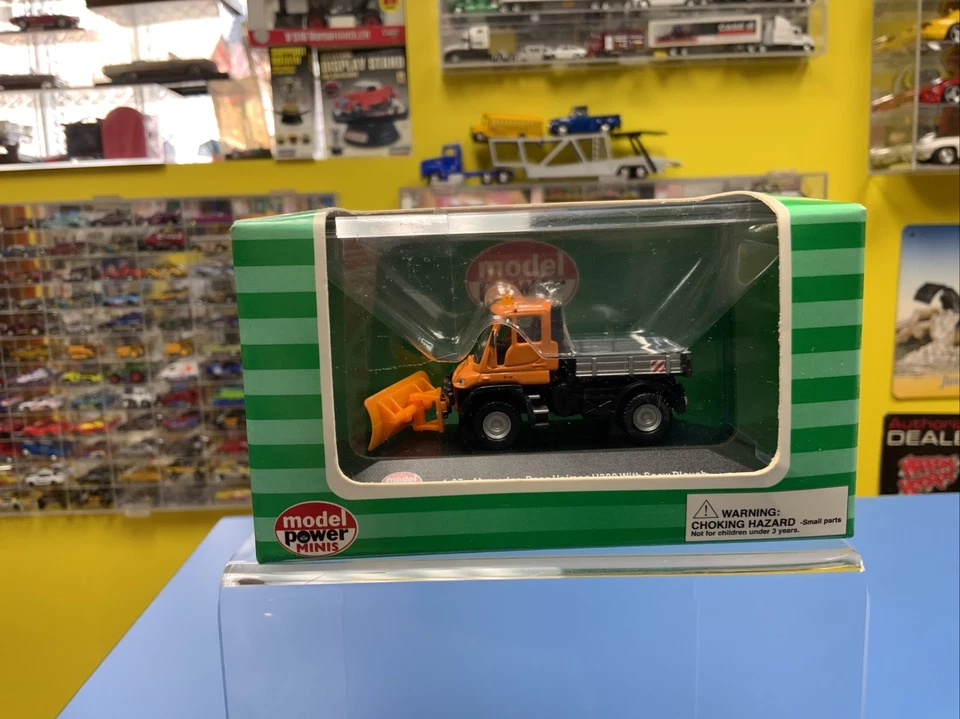 MODEL POWER  MERCEDES-BENZ UNIMOG U300 WITH SNOW PLOUGHING 1:87 NEW - Image 1 of 4