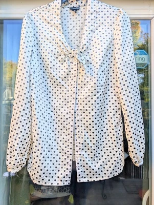Blusa East 5th negra gris Pokie Dot para mujer manga larga talla M lazo delantero Foto 1 de 4