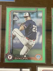 2025 Topps Pro Debut Travis Sykora Foil Green /99 - Bild 1 von 2
