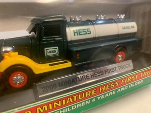 Primer camión cisterna miniatura Hess hecho en 2000 juguete de plástico sin usar, en caja - Imagen 1 de 5