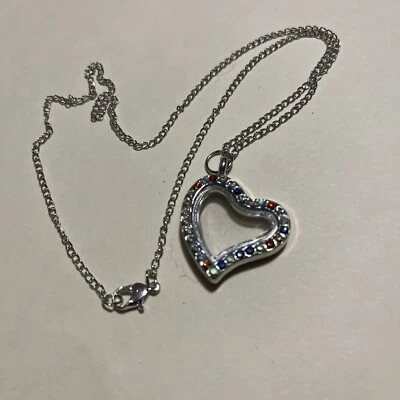 heart shaped magnetic floating locket with Simulated Glass Filled Metal - Image 1 of 2