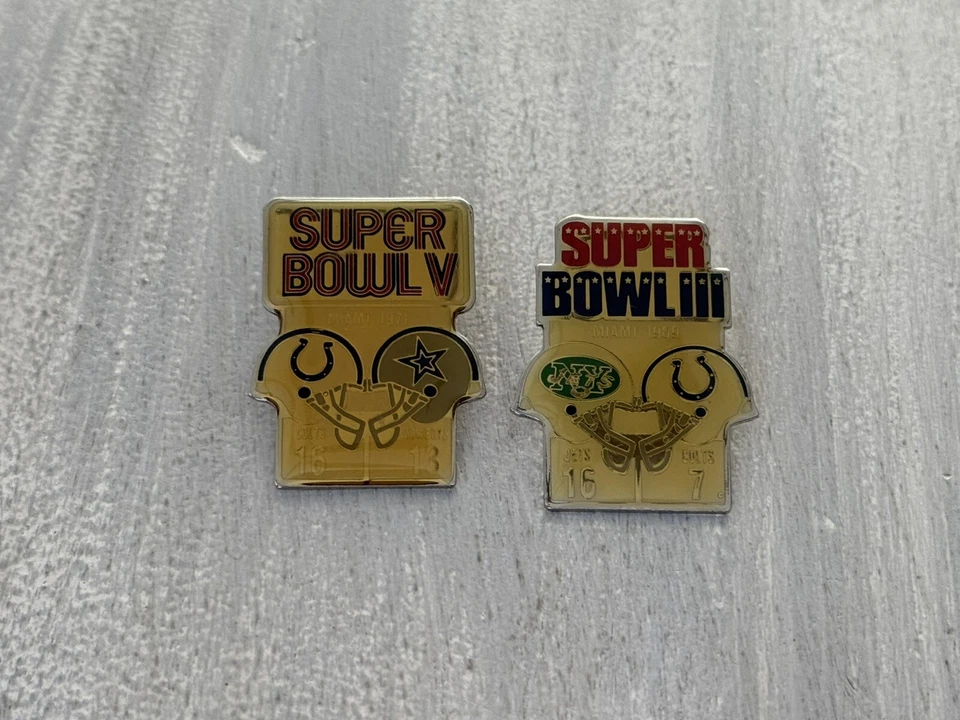 Lot of 2  Baltimore Colts Super Bowl Pin's Pin Lapel V III Indianapolis - Image 1 of 2