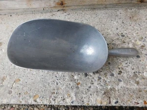 VINTAGE MODEL 7238 38 OUNCE ALUMINUM SCOOP - Picture 1 of 6