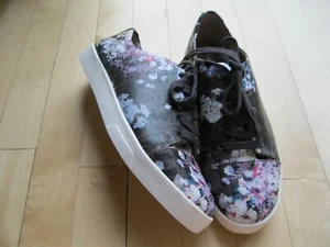 Calvin Klein Imilia Faux Leather Fashion Sneaker Floral Print Brown Women 9  - Picture 1 of 7