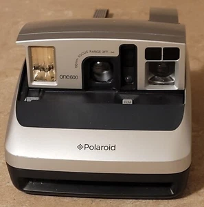 POLAROID One 600 Instant Camera 100mm Focus Range 2.0 ft - Untested - Picture 1 of 4