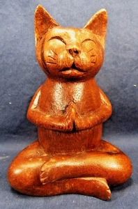 Gatto Buddha in posa meditante statuina legno intagliato a mano decorazione casa - Foto 1 di 2