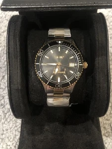 Donald Trump 45-47 Black/Gold Plate/Stainless Steel Fight Official Watch SGT-001 - Picture 1 of 8