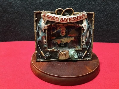 Marco de fotos de pesca pintado a mano con gráficos Figi de colección 1994 "A Good Day Fishin'" Foto 1 de 4