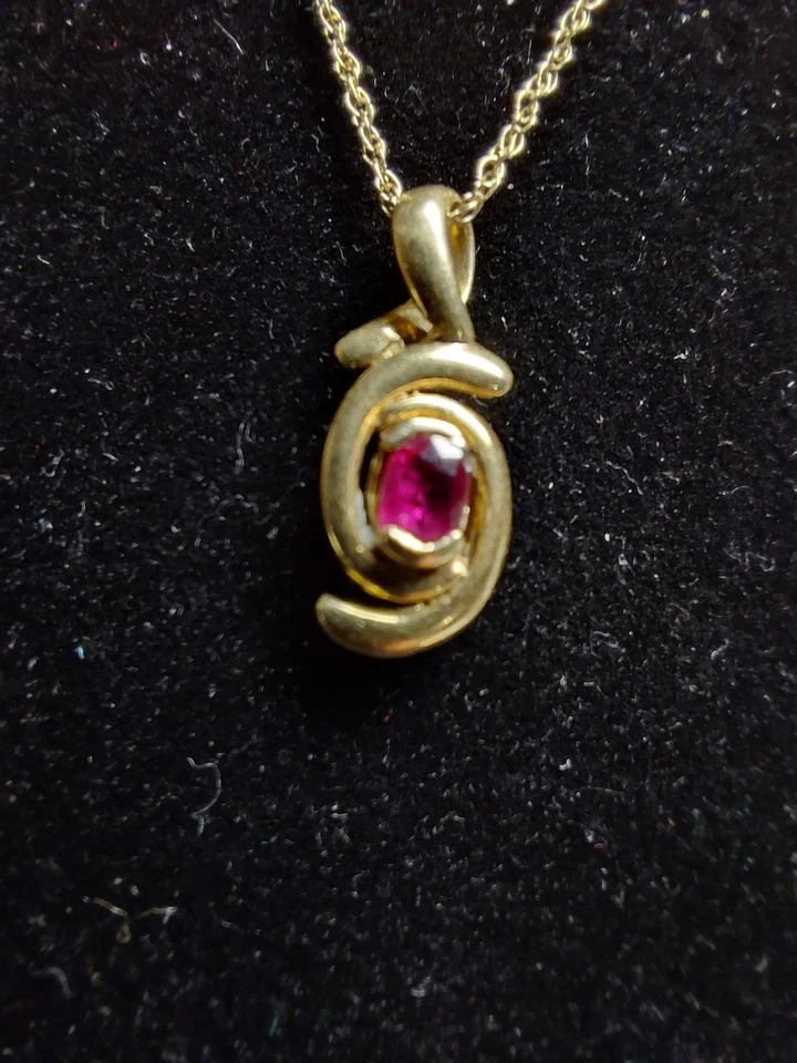 Colgante de rubí natural de oro de 14K y delicada cadena de oro de 18" de 14K Foto 1 de 4