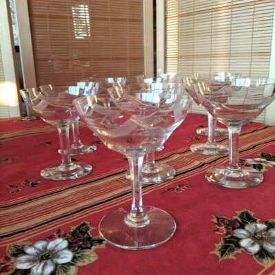 10 coupes à champagne En cristal Taillé Et Gravé. - Photo 1/4