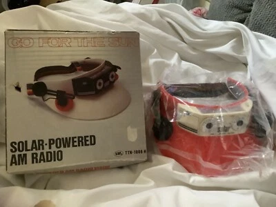 RADIO VISERA VINTAGE SOLAR ROJA AM de IAW, TTN-1006H, nueva en la caja, años 70’s Foto 1 de 4