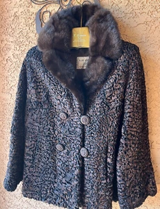 Precioso cordero persa marrón con cuello de piel de visón. - Imagen 1 de 6