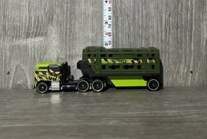 Remolque de carga Hot Wheels 2013 Black Death Skull enjaulado - Imagen 1 de 9