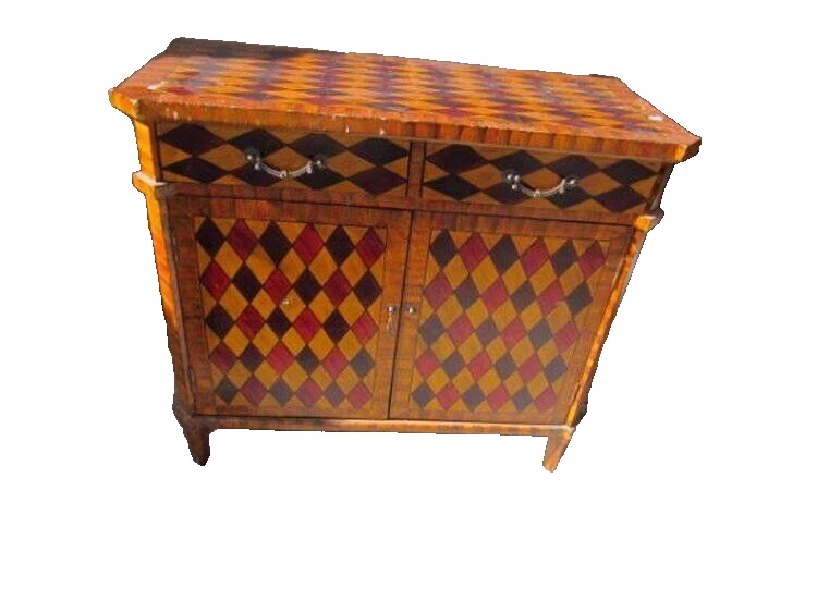 Gabinete clásico con patrón de diamante estilo decorativo arlequín declaración focal (necesita TLC) Foto 1 de 4