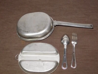 VINTAGE 1982 US ARMY FORK SPOON PAN  MESS KIT - Image 1 of 4