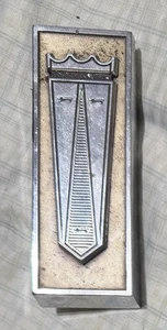 Olds Metal Emblem😘 - Picture 1 of 3