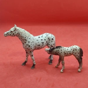 SCHLEICH Knabstrupper Mare 2006 Feeding Suckling Foal 2006 Horse - Imagen 1 de 12