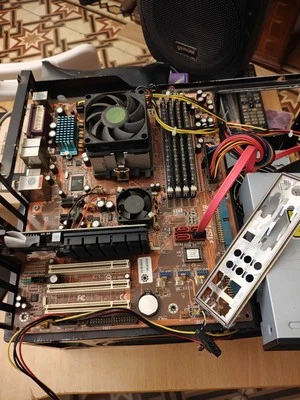 Mainboard AMD vintage ABIT KN8 + CPU + RAM - Immagine 1 di 3