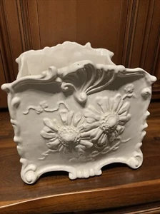 Vintage weiße Trompe L’oeil Blanc de Chine Pflanzgefäß Sonnenblumen französische Regentschaft - Bild 1 von 9